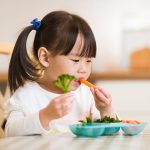 Cara Mendukung Kebiasaan Makan Sehat pada Anak